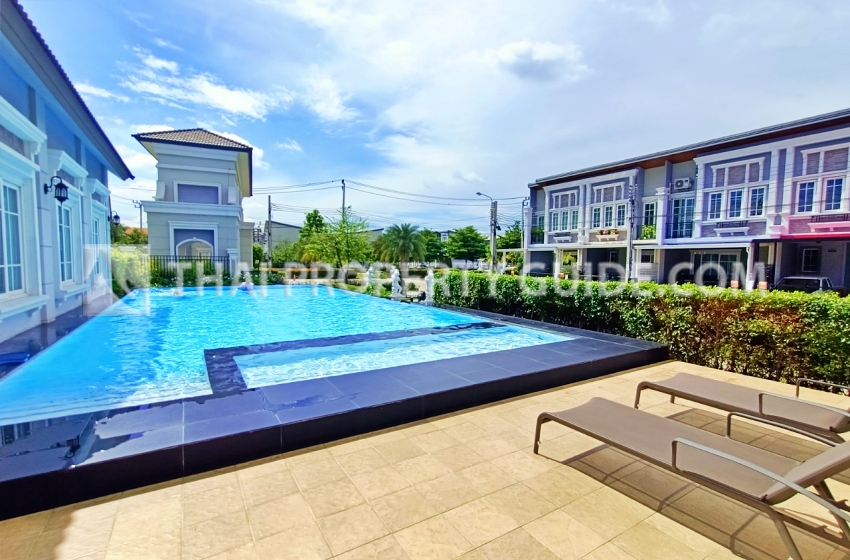 Townhouse in Sukhumvit 